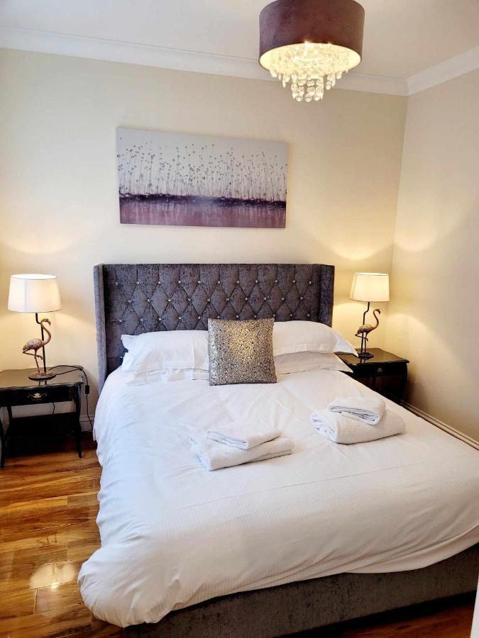 Apartment 1 Exquisite Two King Bedroom With En Suites - Close To The Town Centre, Rail, Airport And Theatre Darlington  Exterior foto