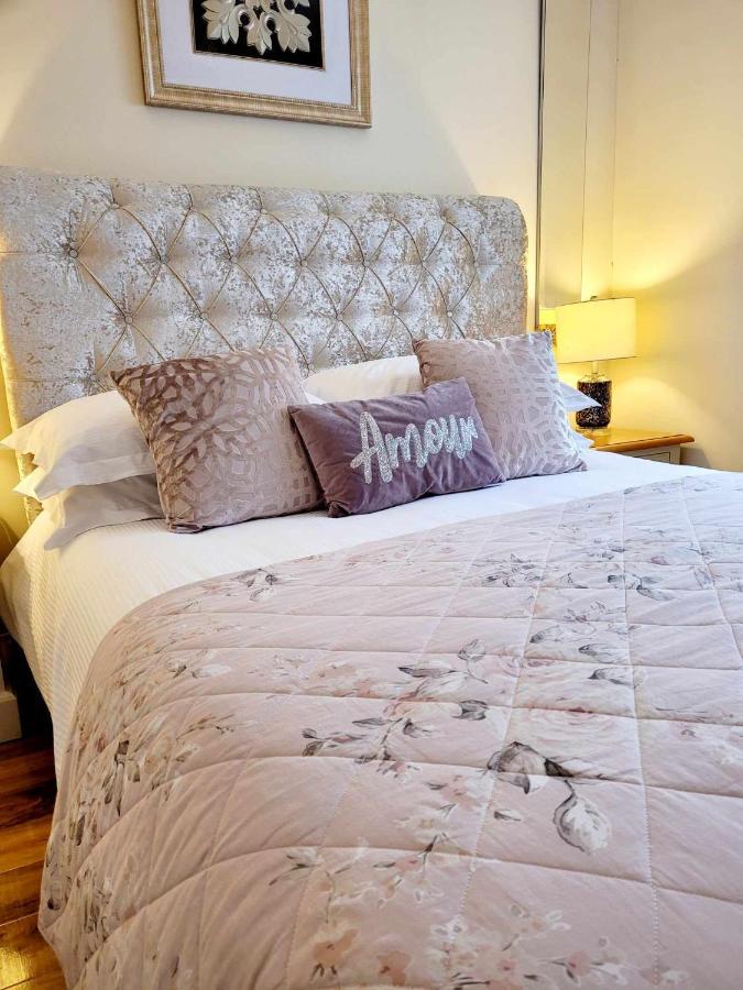 Apartment 1 Exquisite Two King Bedroom With En Suites - Close To The Town Centre, Rail, Airport And Theatre Darlington  Exterior foto