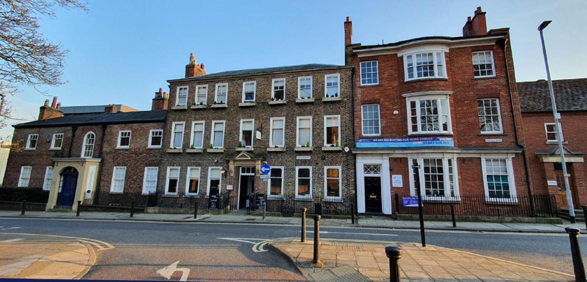 Apartment 1 Exquisite Two King Bedroom With En Suites - Close To The Town Centre, Rail, Airport And Theatre Darlington  Exterior foto